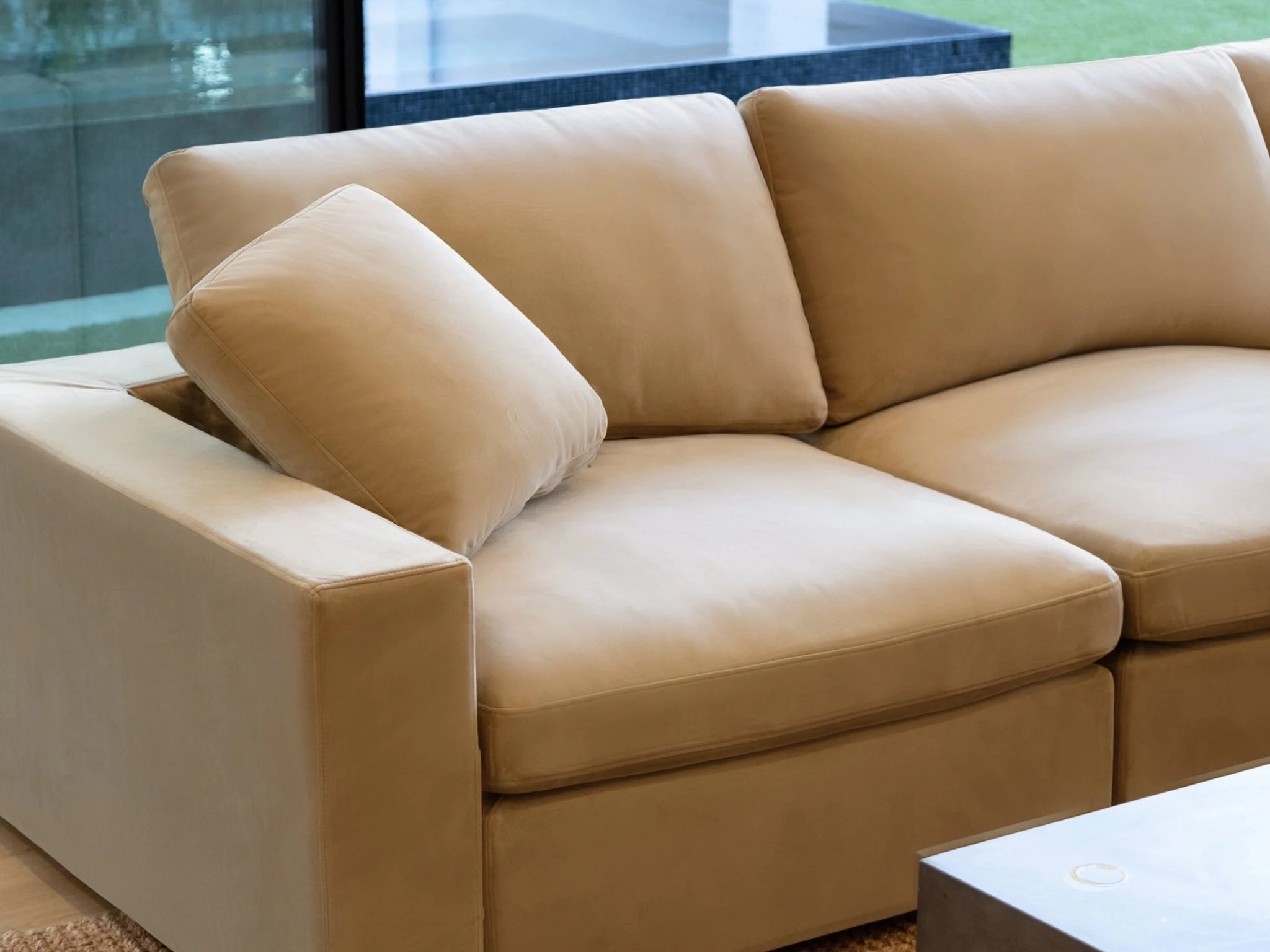 5-1 Sectional & Armchair Set